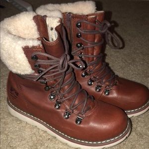Royal Canadian Winter Boots Size 6